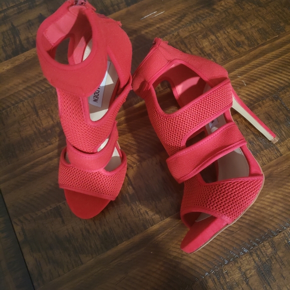 Steve Madden red heels size 8 and 6 - Picture 6 of 14